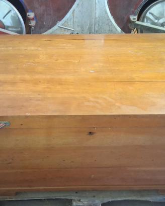 Baule Antico in Legno Massello con Maniglie Latera