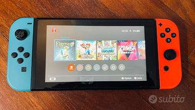 Nintendo Switch completa di scatola, base e carica