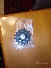 Pignone 16 denti passo 525 Aprilia rsv4