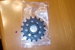 Pignone 16 denti passo 525 Aprilia rsv4