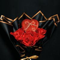 Mazzo rose rosse e collana per coppie