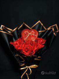 Mazzo rose rosse e collana per coppie