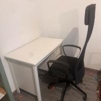 Scrivania bianca + sedia da ufficio