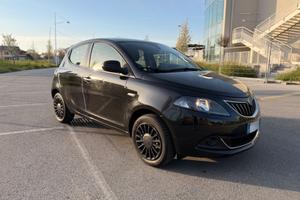 Lancia Ypsilon 1.0 FireFly 5 porte S&S Hybrid Albe