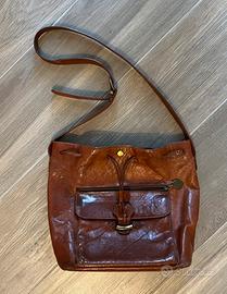 Borsa tracolla modello secchiello in cuoio