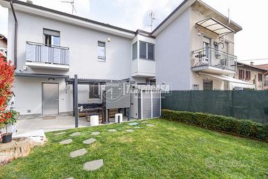 PORZIONE DI CASA RISTRUTTURATA CON GIARDINO