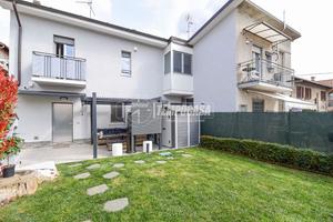 PORZIONE DI CASA RISTRUTTURATA CON GIARDINO