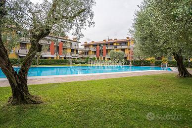 TRILOCALE RISTRUTTURATO CON GIARDINO, PISCINA E GA