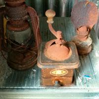 antiquariato luce a petrolio macina spezie 