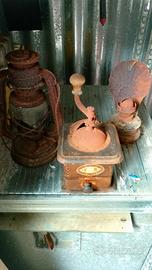 antiquariato luce a petrolio macina spezie 