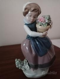 Statua Lladrò Girl with flowers