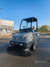 Spazzatrice Karcher KM 130/300