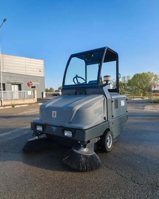 Spazzatrice Karcher KM 130/300