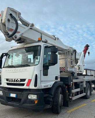 Iveco 180E28 autogru piattaforma Aerea 32 metri