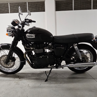 Triumph Bonneville T100 black