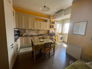 CUCINA COME NUOVA NO TAVOLO NO SEDIE