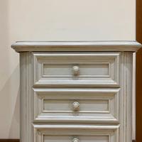 Cassettiera shabby chic in legno duro