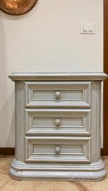 Cassettiera shabby chic in legno duro