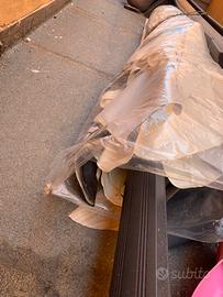 Ombrellone 3x3 con asta laterale e base 100 kg