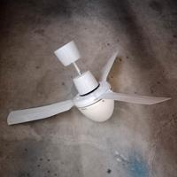 Ventilatore a soffitto con lampada 