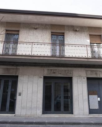 Rif.LA48| attivita'/lic.commerciale aci sant'anto