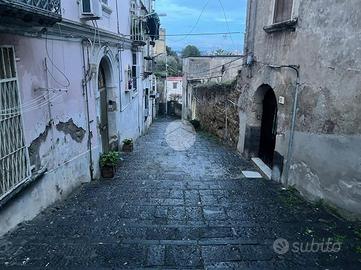 2 LOCALI A NAPOLI