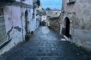 2 LOCALI A NAPOLI