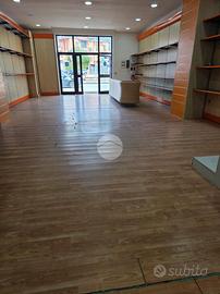 NEGOZIO A MONTESARCHIO