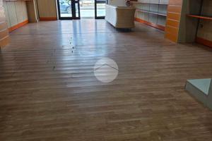 NEGOZIO A MONTESARCHIO