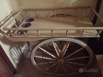 Carrello in legno in stile vintage