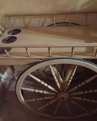 Carrello in legno in stile vintage