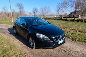 VOLVO V 40 D2