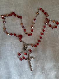 Rosario con grani rossi a forma di cuore