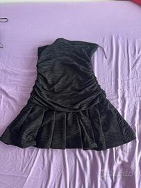 Vestito nero corto senza spalline