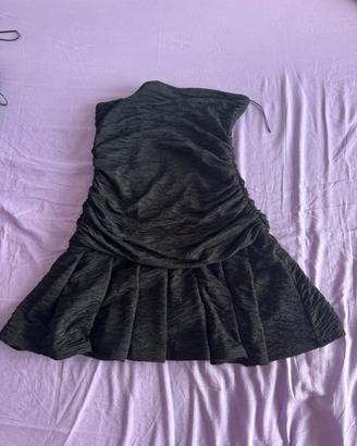 Vestito nero corto senza spalline