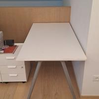 Scrivania IKEA bianca 160×80 cm – base regolabile,