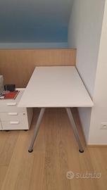Scrivania IKEA bianca 160×80 cm – base regolabile,