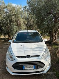 Macchina modello Ford B-max