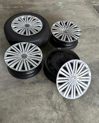 Cerchi da 15” con copricerchi compatibili VW