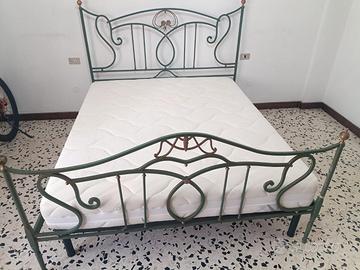LETTO MATRIMONIALE FERRO BATTUTO +RETE E MATERASSO