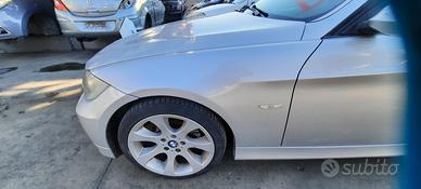 BMW 320D ANNO 2010 - PARAFANGO SINISTRO