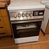 Cucina elettrica con forno integrato