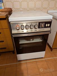 Cucina elettrica con forno integrato