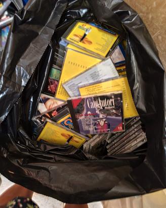 stock di più di mille pezzi CD Musicassette, Video