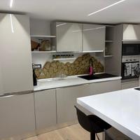 Cucina di alta gamma, con elettrodomestici