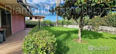 Appartanvilla con 250mq di giardino a Fondachello
