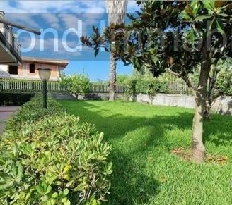 Appartanvilla con 250mq di giardino a Fondachello