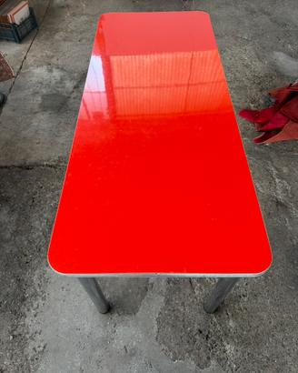 Tavolo in formica e metallo