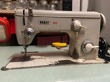 Macchina da cucire vintage modello Pfaff 260