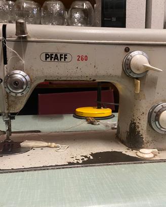 Macchina da cucire vintage modello Pfaff 260